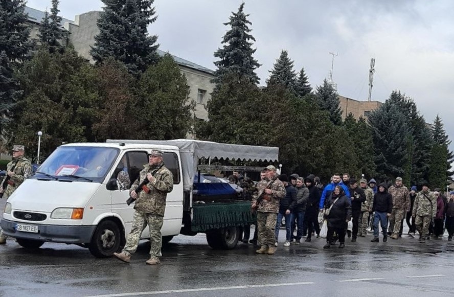 Менська громада попрощалася із Захисником Миколою Корнієнком