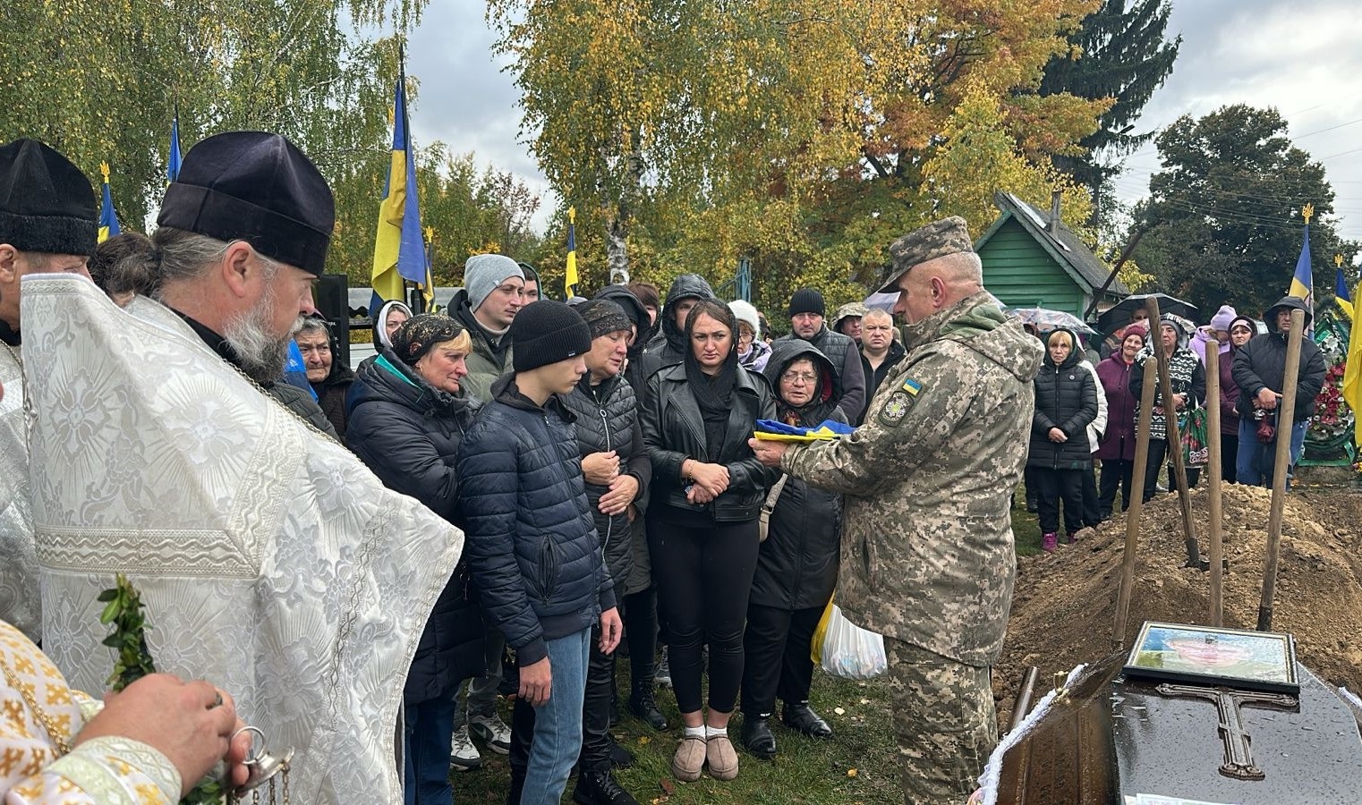 Менська громада попрощалася із Захисником Миколою Корнієнком