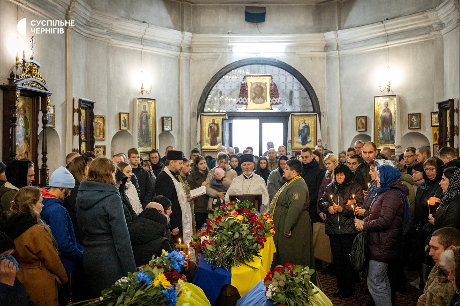 Менська громада попрощалася з Воїном, журналістом і телеоператором Олександром Урванцевим