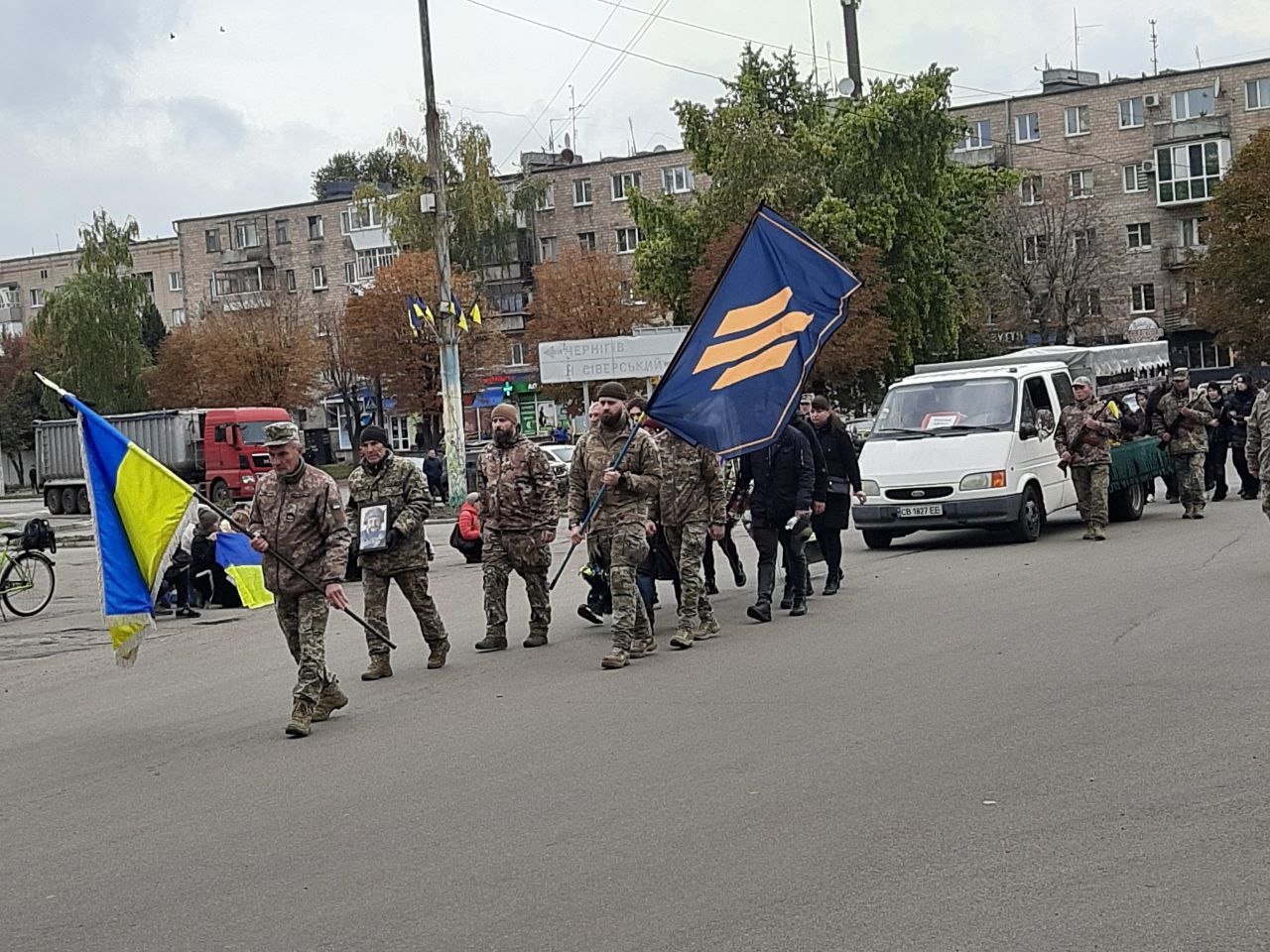 Менська громада попрощалася з Воїном, журналістом і телеоператором Олександром Урванцевим