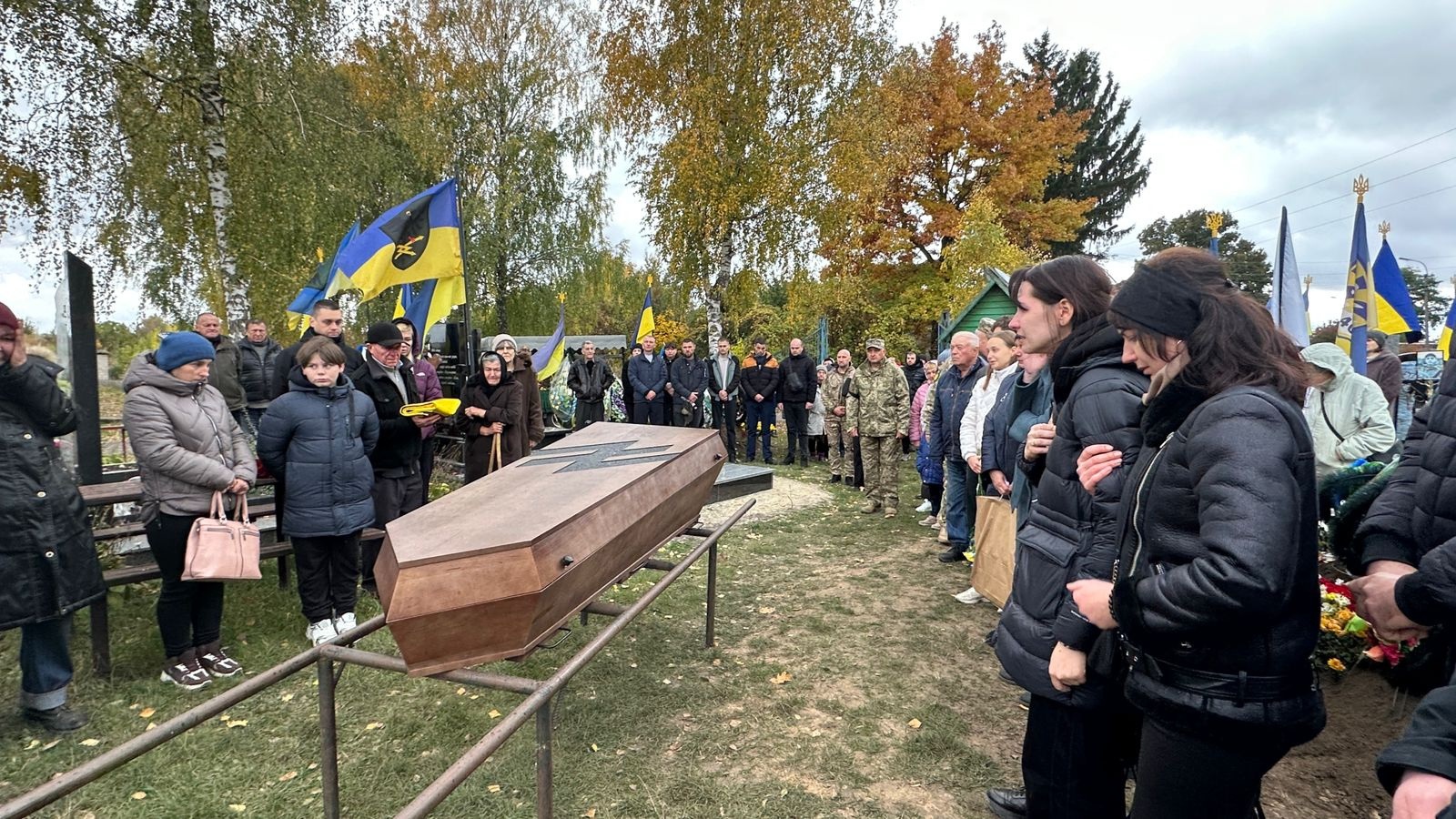 Менська громада попрощалася з Воїном, журналістом і телеоператором Олександром Урванцевим