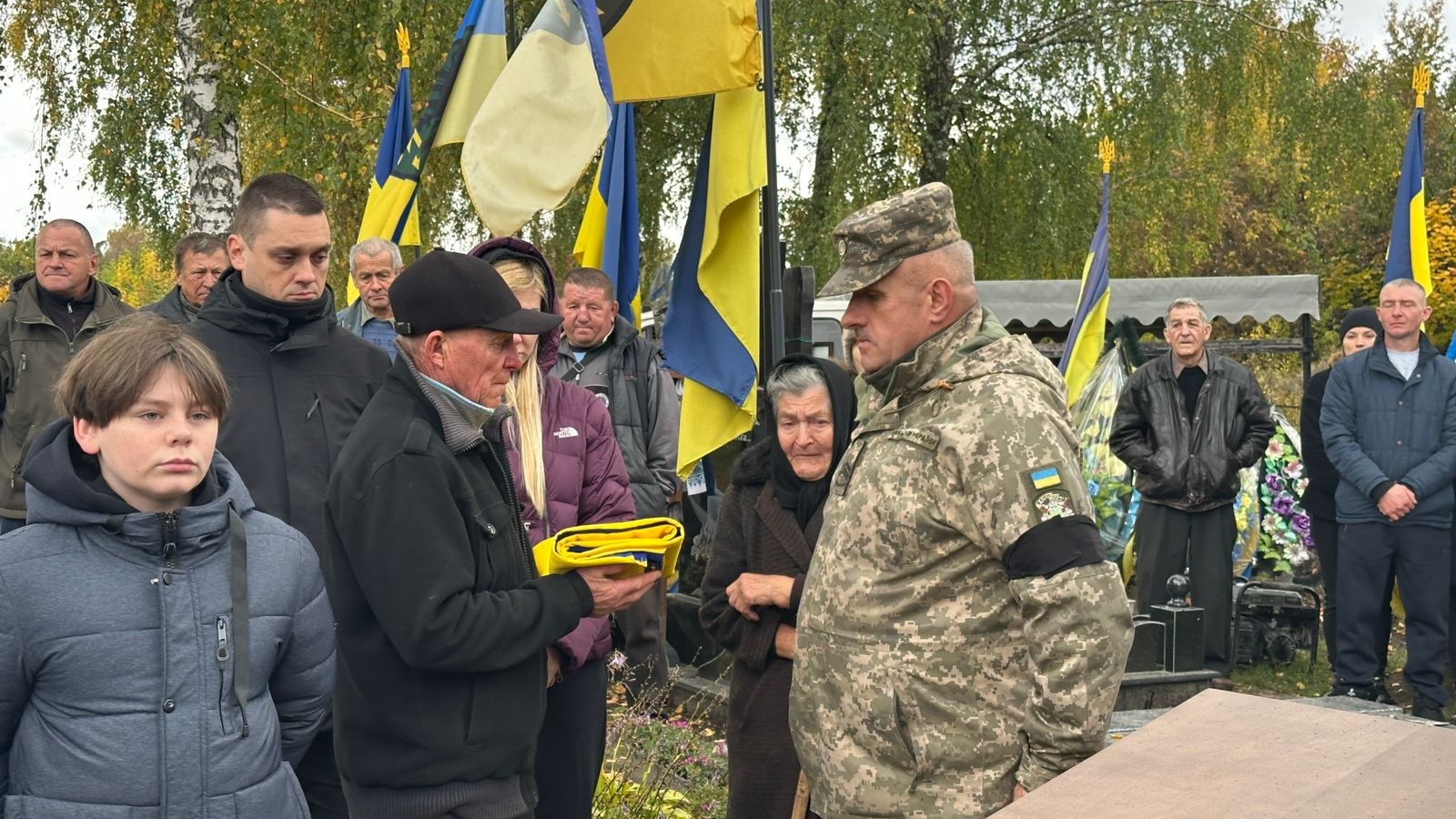 Менська громада попрощалася з Воїном, журналістом і телеоператором Олександром Урванцевим