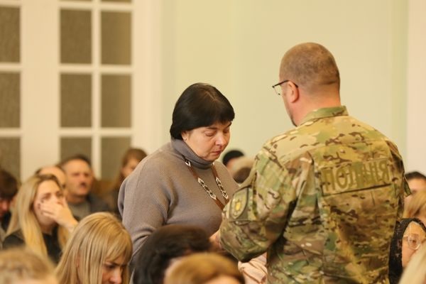 У Чернігові рідним полеглих воїнів із Менщини передали державні нагороди