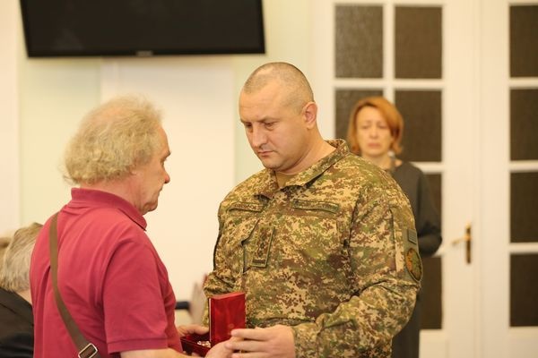 У Чернігові рідним полеглих воїнів із Менщини передали державні нагороди