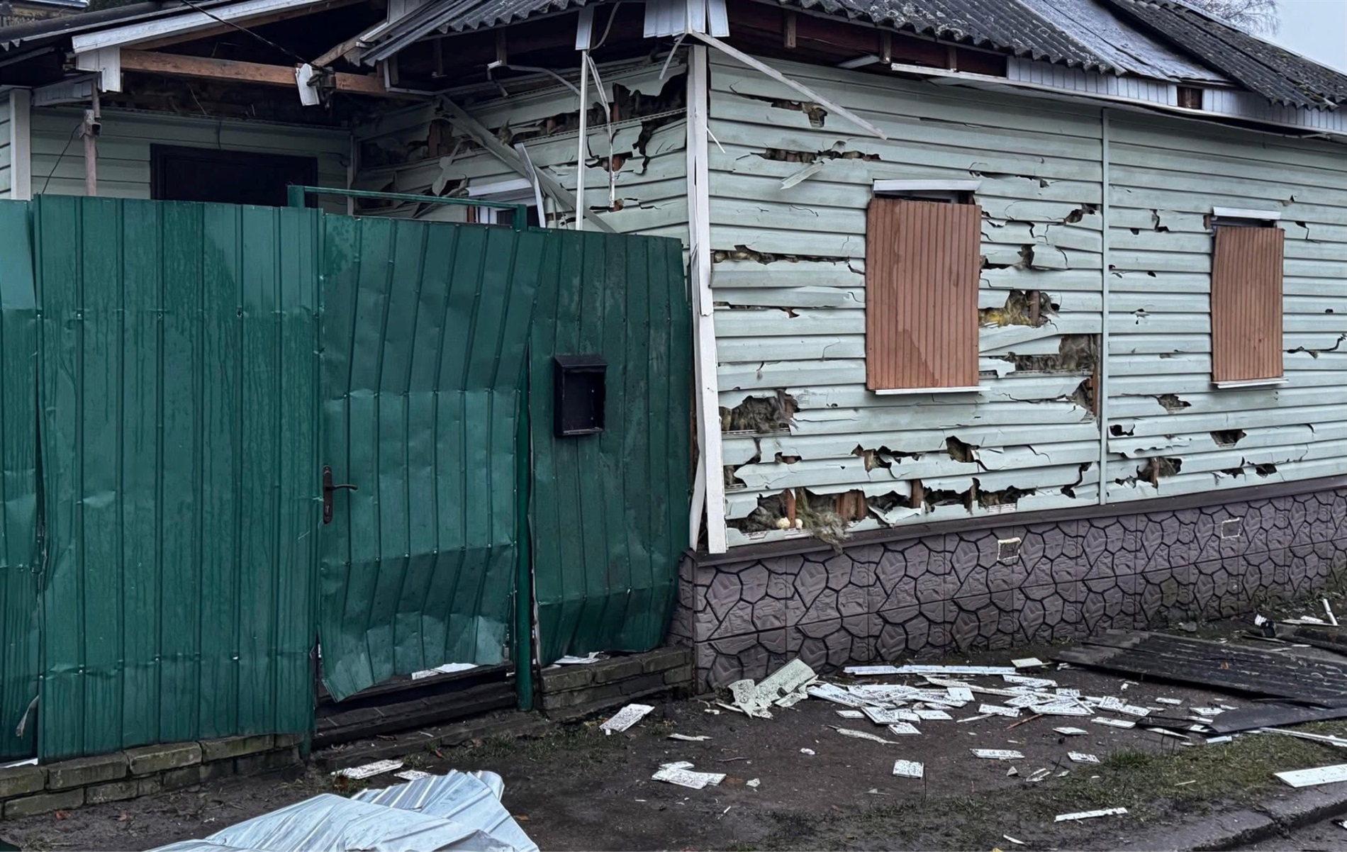 Росіяни завдали 33 удари по Чернігівщині за добу: пошкоджено енергетичні об’єкти, АЗС, є поранена