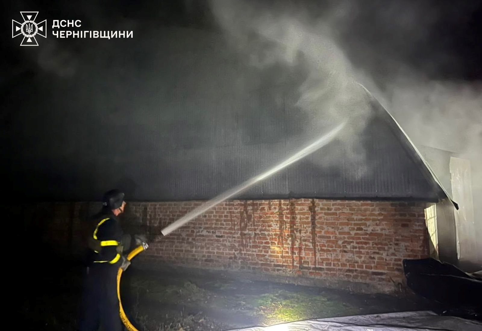 Росіяни завдали 33 удари по Чернігівщині за добу: пошкоджено енергетичні об’єкти, АЗС, є поранена