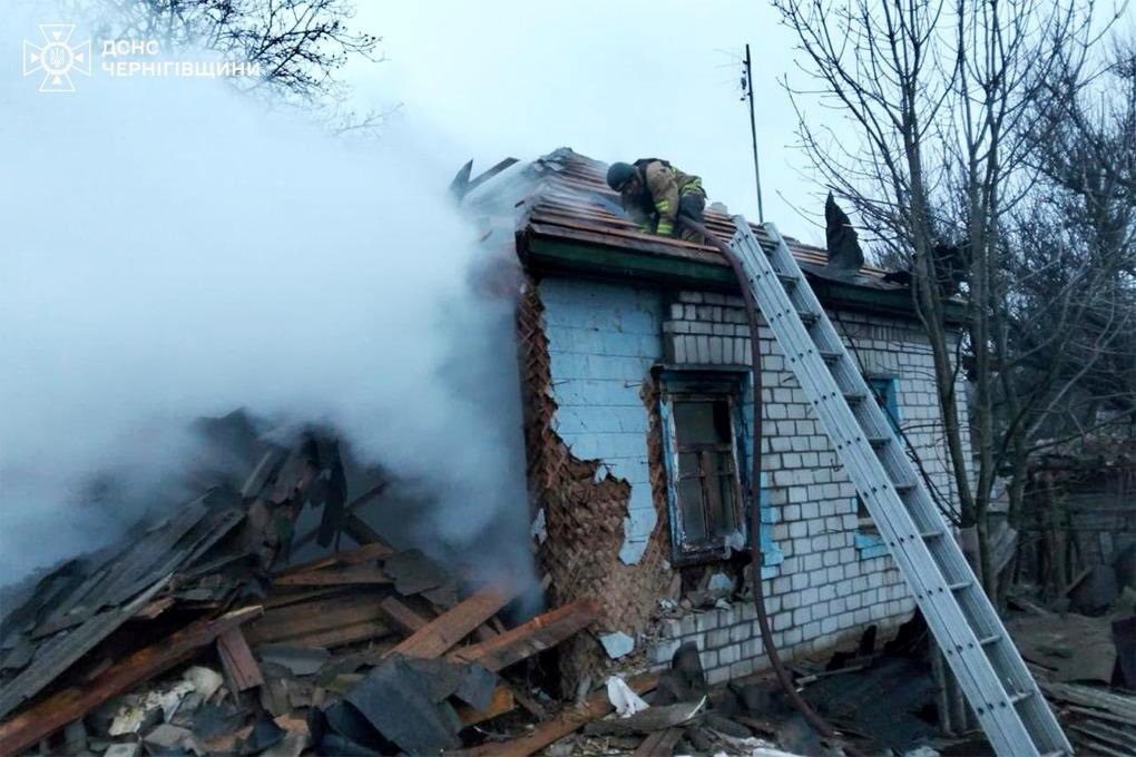 На Чернігівщині російський дрон забрав життя продавчині: за добу 34 обстріли та 60 вибухів