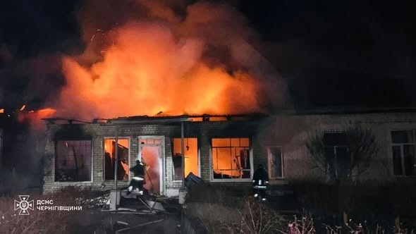 Ворожі «герані» атакували Чернігівщину: удар по дитячому центру в Корюківці
