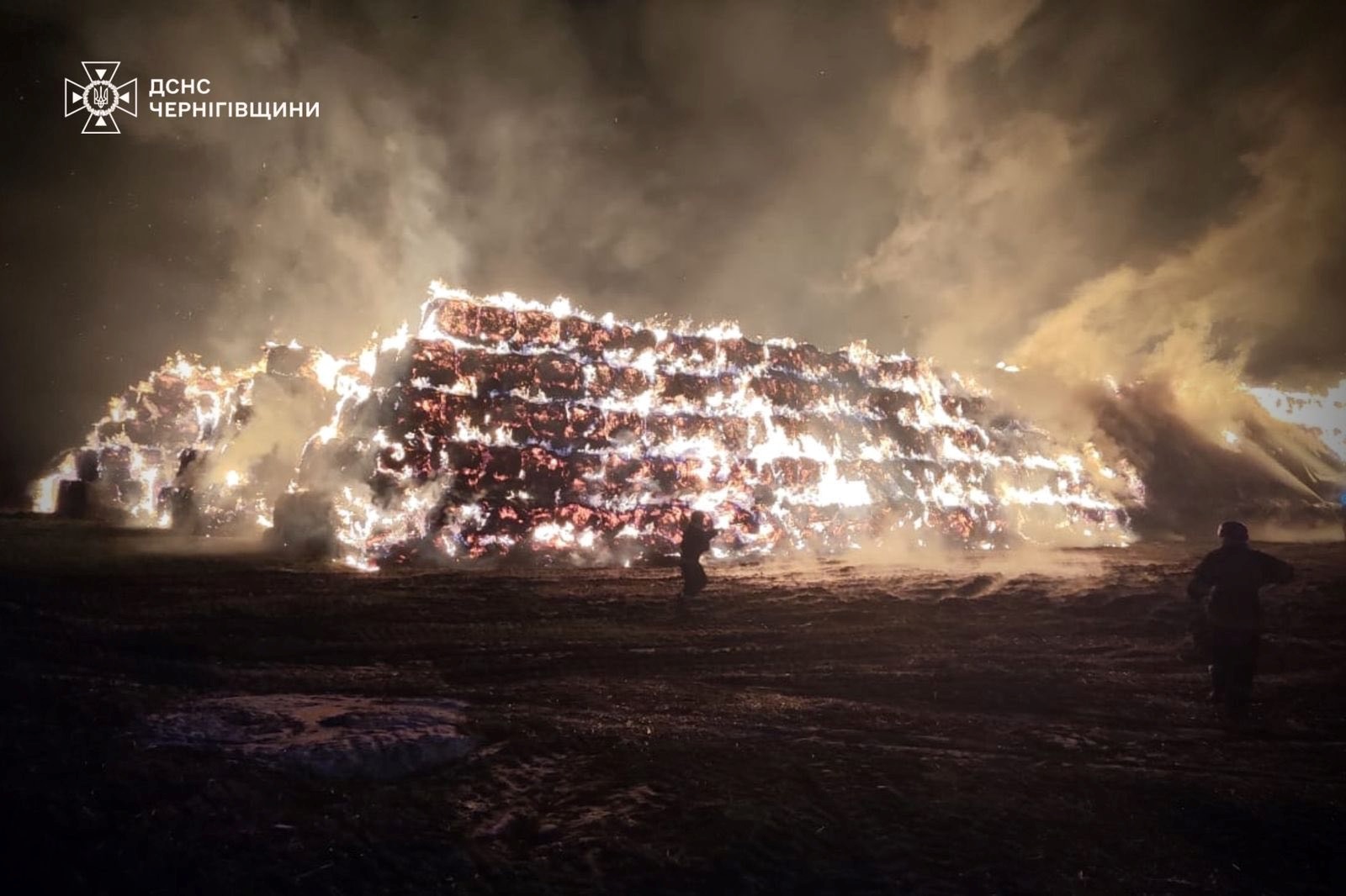 На Чернігівщині нічні атаки БпЛА спричинили пожежі на фермі, промисловому об’єкті та старостаті