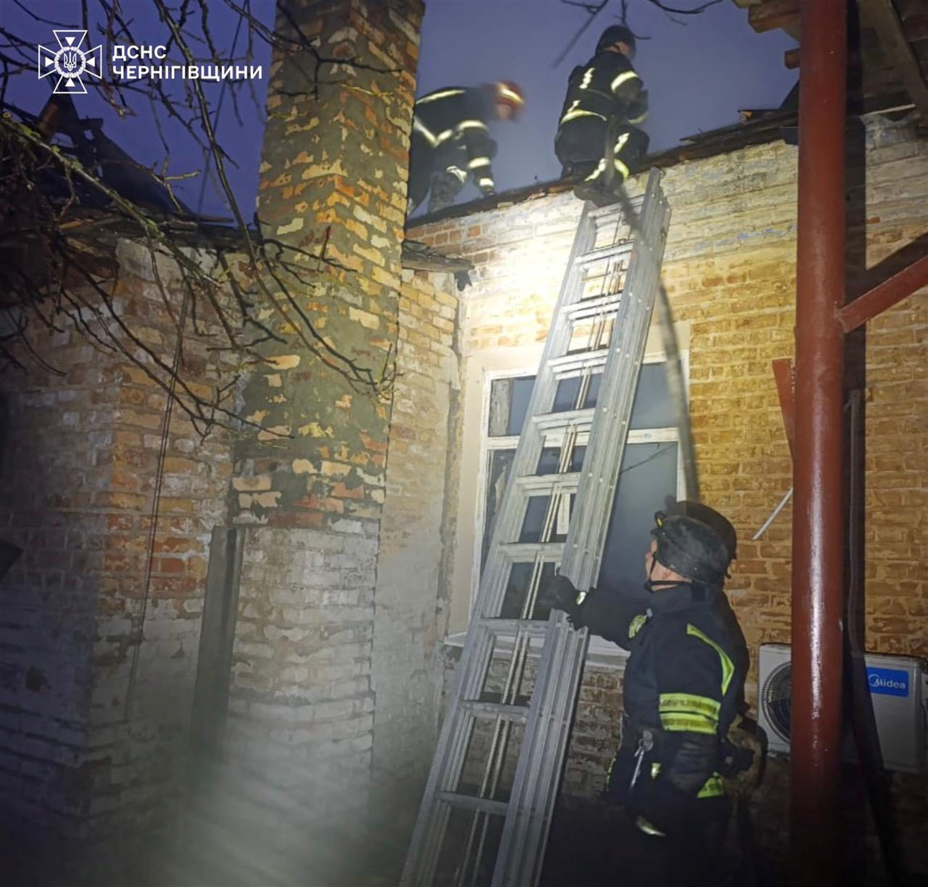 У Ніжинському районі ворожий дрон зруйнував адмінбудівлю лісгоспу та поранив цивільного