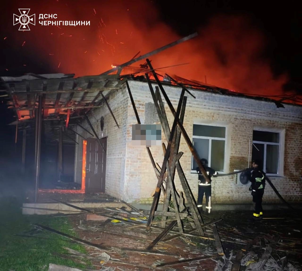У Ніжинському районі ворожий дрон зруйнував адмінбудівлю лісгоспу та поранив цивільного
