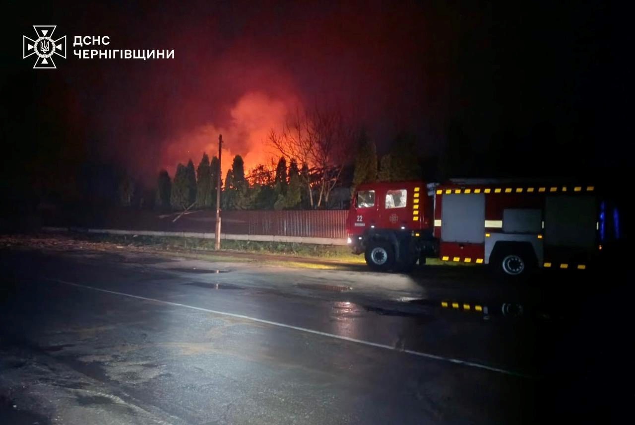 У Ніжинському районі ворожий дрон зруйнував адмінбудівлю лісгоспу та поранив цивільного