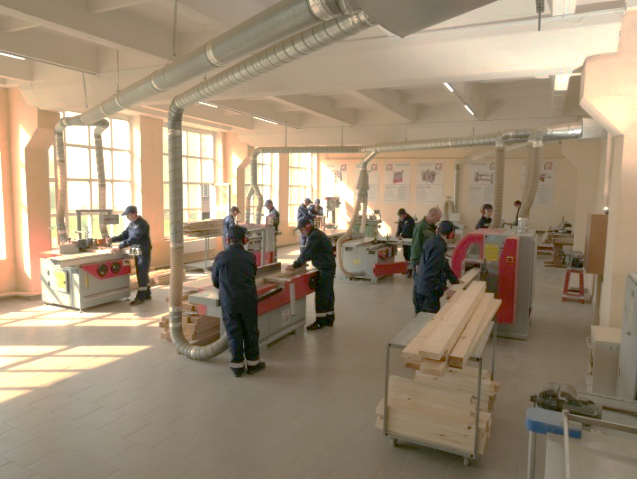 Регіональний навчально-
практичний центр деревообробних
технологій, який діє на базі навчального закладу з 2019 року, є одним з кращих в Україні