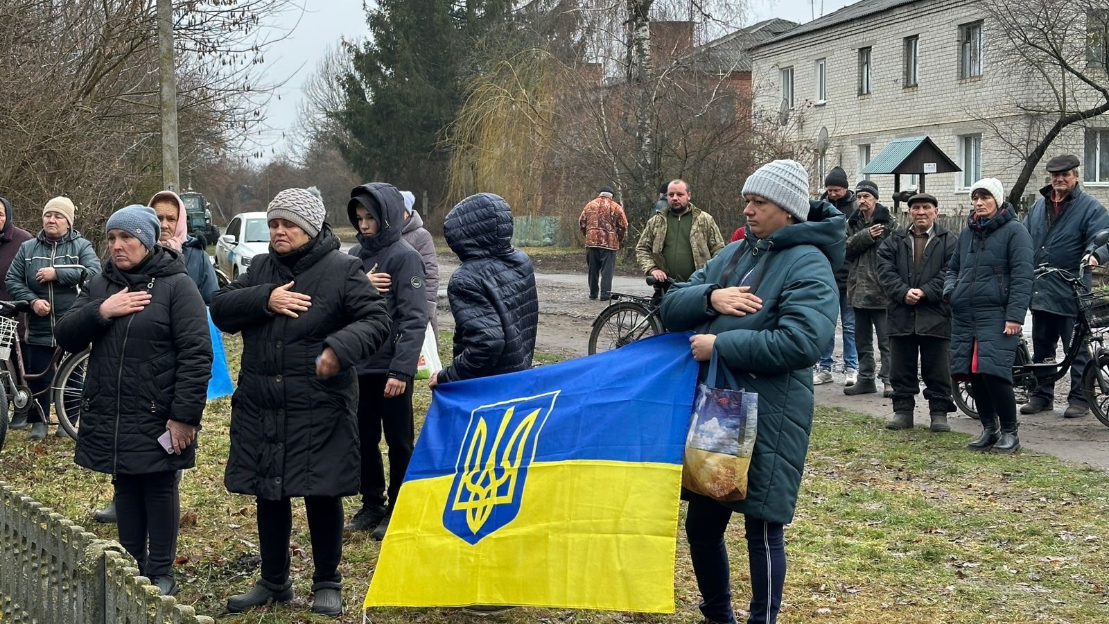 У Садовому, що на Менщині, відкрили меморіальну дошку полеглому Захиснику Сергію Тюпі