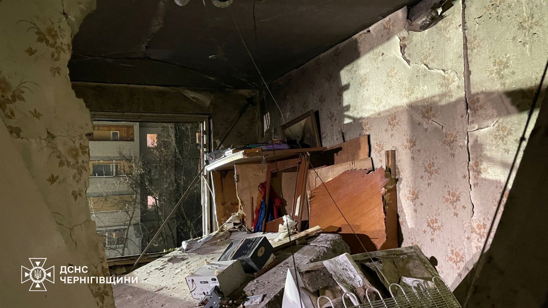 Удар по житловому будинку в Чернігові: загинула жінка, серед поранених — діти