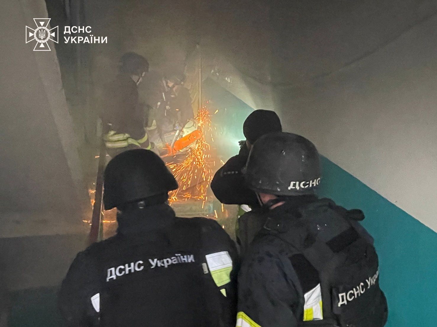 Удар по житловому будинку в Чернігові: загинула жінка, серед поранених — діти