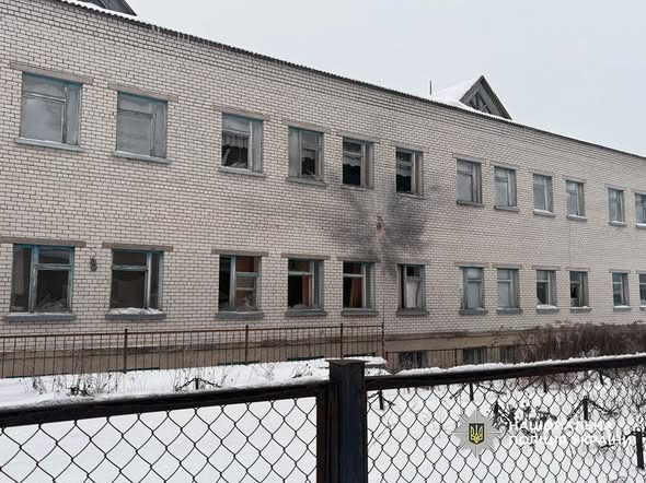 Росіяни атакували школу в Семенівці: будівлю пошкоджено, постраждалих немає