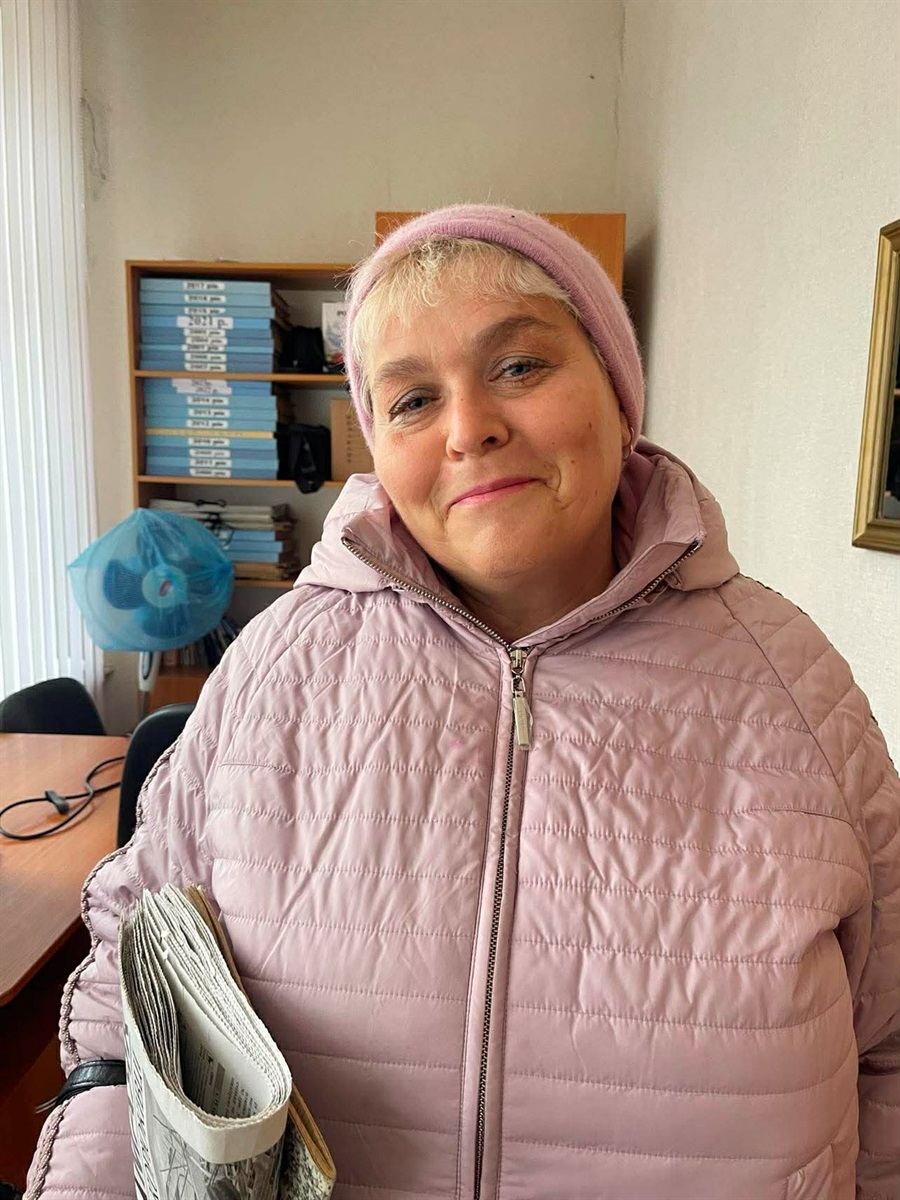 Валентина Сидоренко інколи забігає в редакцію місцевої газети "Маяк"