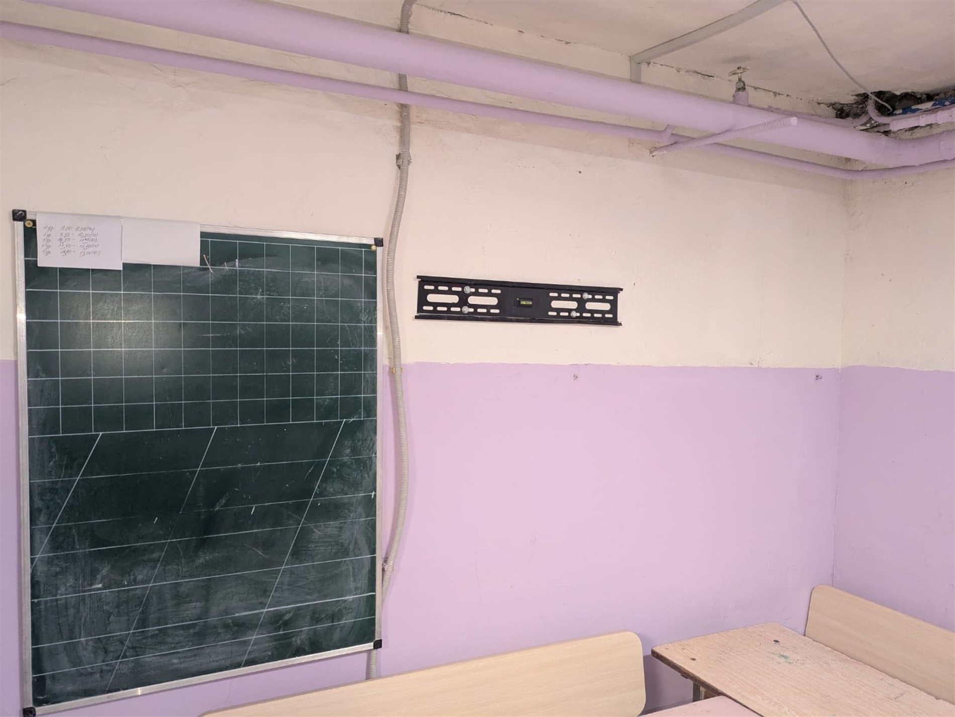 У Мені невідомі розгромили укриття школи імені Шевченка