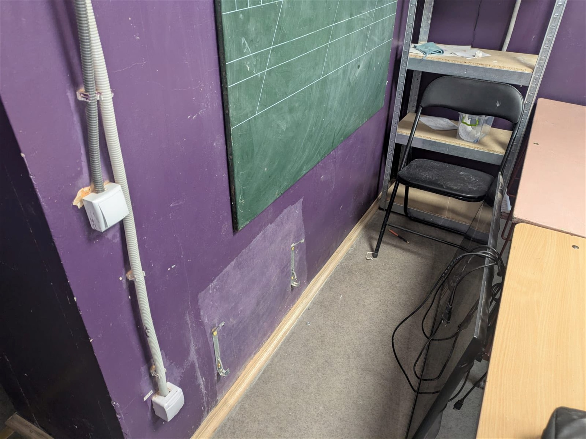 У Мені невідомі розгромили укриття школи імені Шевченка