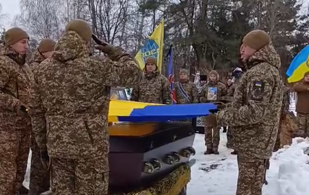 Менська громада попрощалася із захисником Леонідом Кнутом