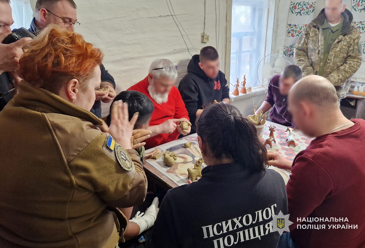Глина, що лікує: у Стольному для поранених захисників провели майстер-клас з гончарства
