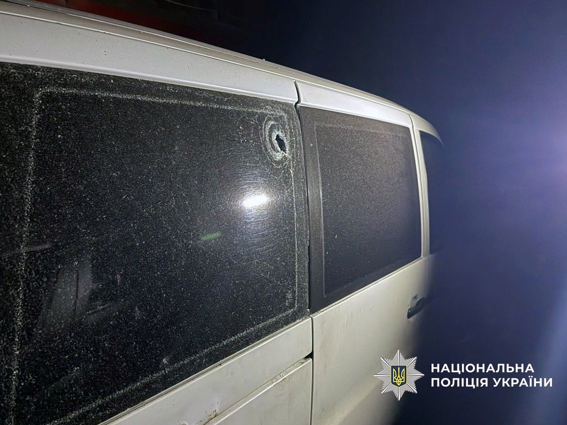 На Корюківщині через падіння ворожого дрона загорілися будинок і автомобіль