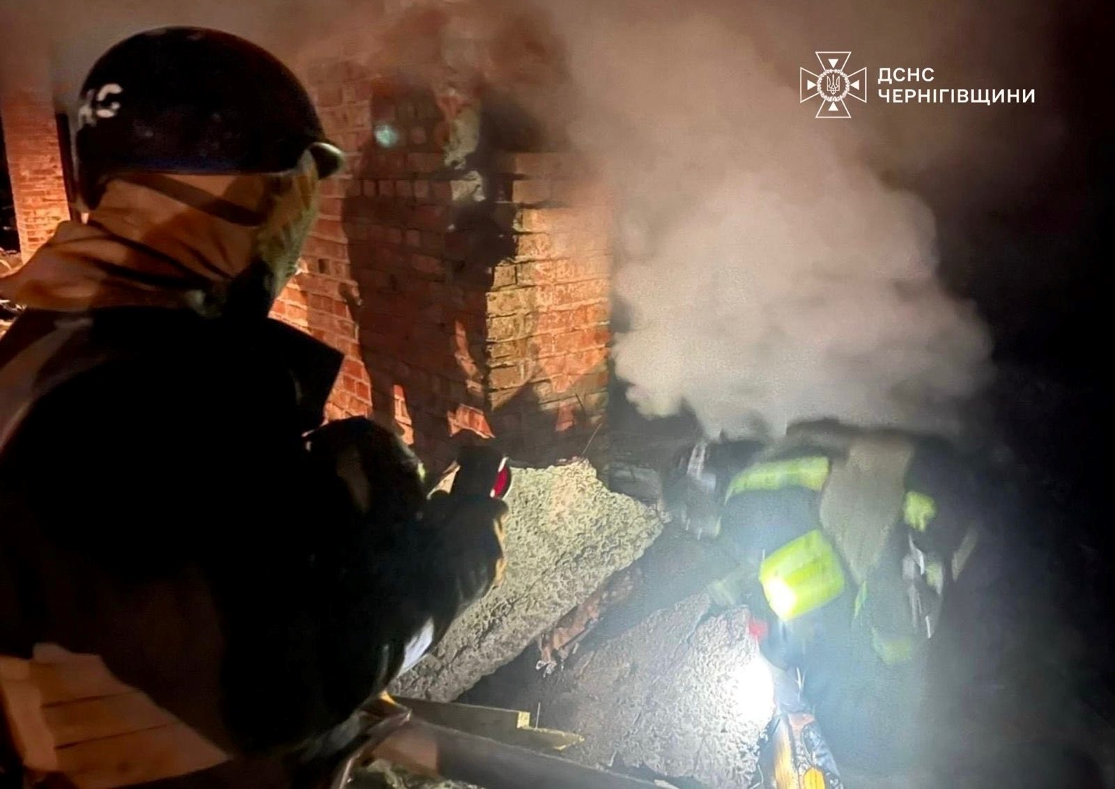 76 вибухів за добу: російські дрони атакували підприємства та спричинили пожежу на Чернігівщині