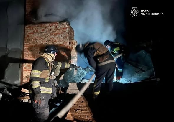 76 вибухів за добу: російські дрони атакували підприємства та спричинили пожежу на Чернігівщині