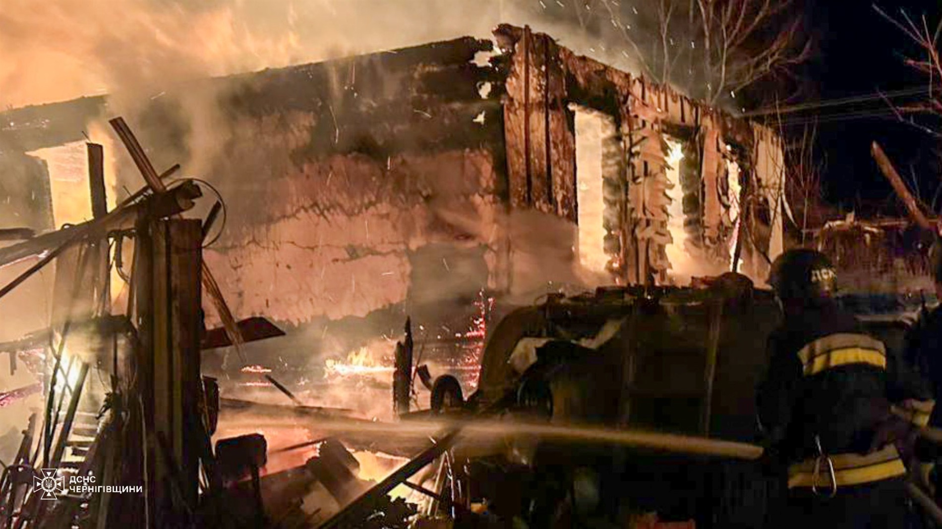 Нічна атака на Менщині: загинула 15-річна дівчина, її батьки поранені