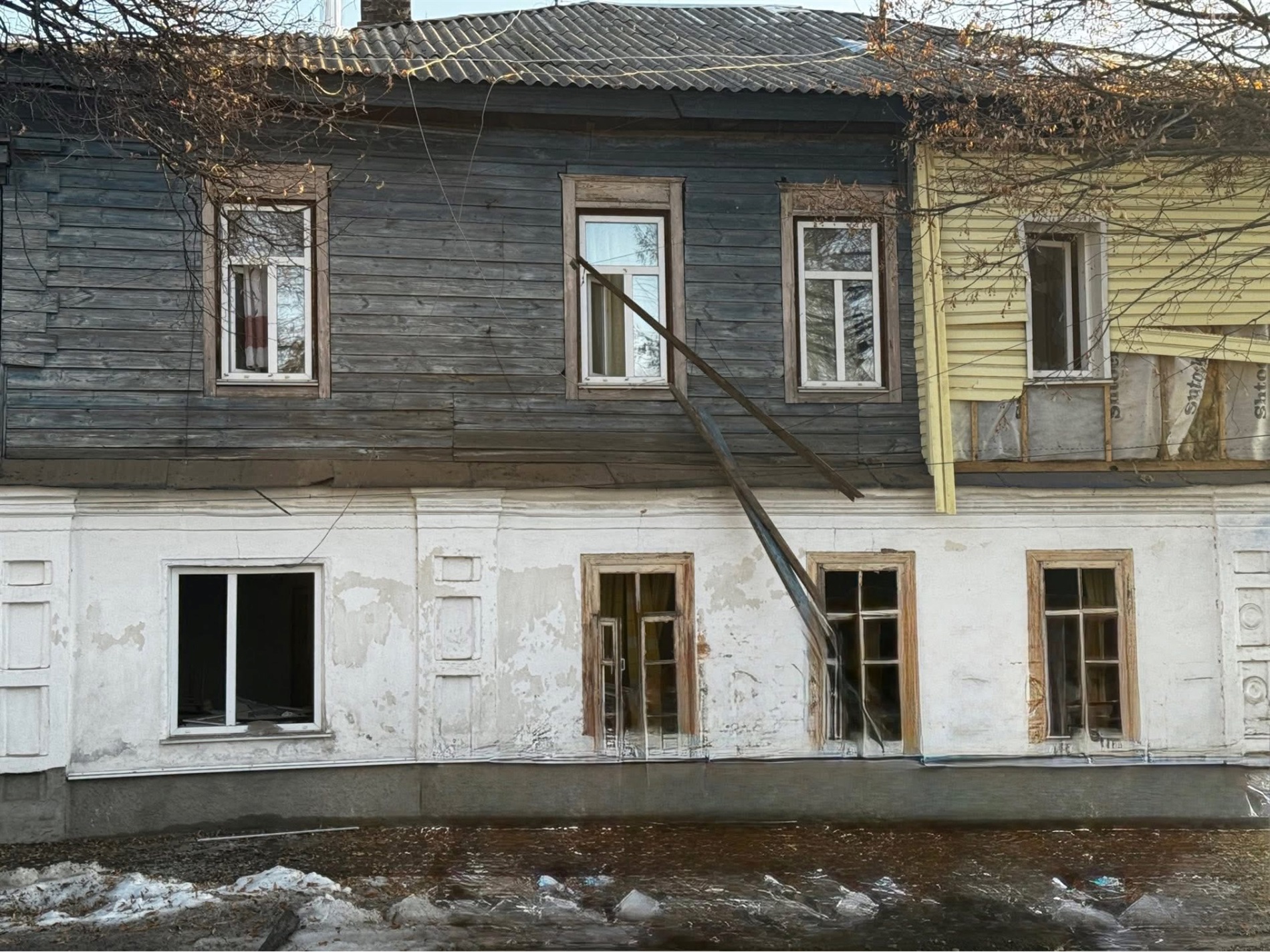 Обстріли Чернігівщини: поранено цивільного, у Новгороді-Сіверському пошкоджено будівлю бібліотеки