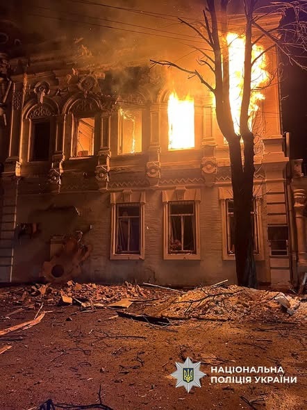 Обстріли Чернігівщини: поранено цивільного, у Новгороді-Сіверському пошкоджено будівлю бібліотеки