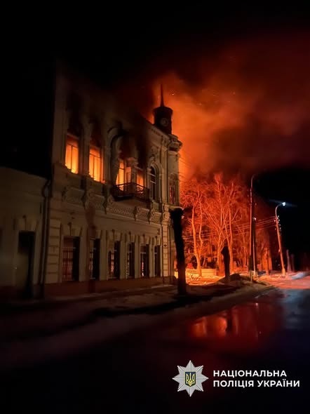 Обстріли Чернігівщини: поранено цивільного, у Новгороді-Сіверському пошкоджено будівлю бібліотеки