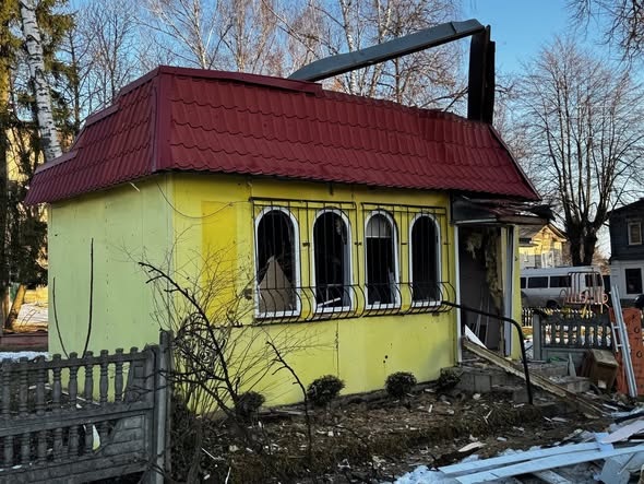 Обстріли Чернігівщини: поранено цивільного, у Новгороді-Сіверському пошкоджено будівлю бібліотеки