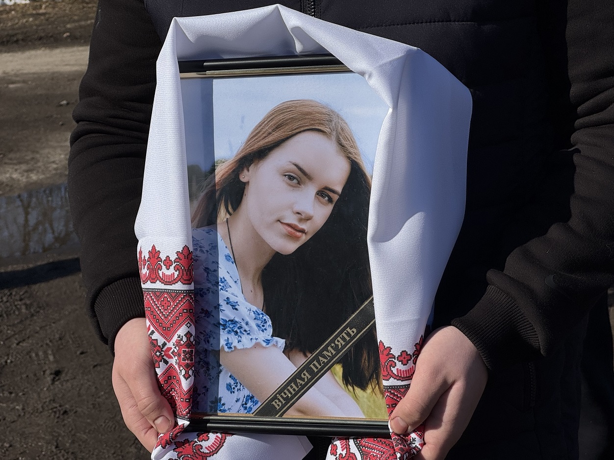 У Синявці попрощалися з Марією Наливайко, яка загинула через удар російського дрона