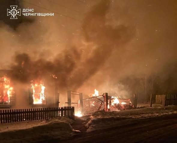 Ворожі дрони атакували Чернігівщину: пожежі в будинках, поранені люди та знеструмлені села