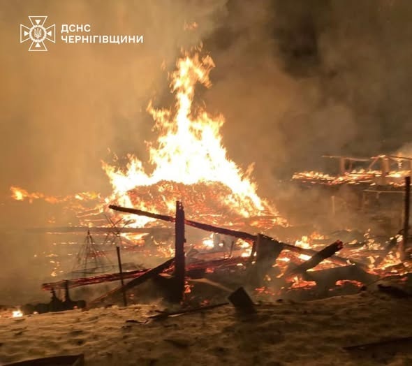 Ворожі дрони атакували Чернігівщину: пожежі в будинках, поранені люди та знеструмлені села