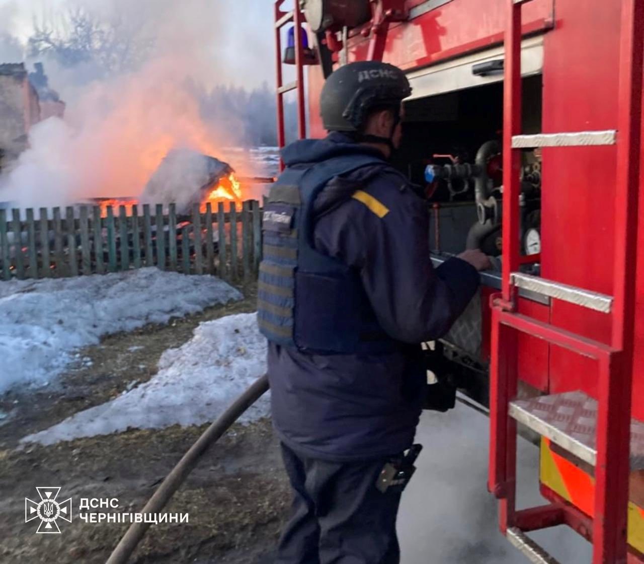 Ворожі дрони атакували Чернігівщину: пожежі в будинках, поранені люди та знеструмлені села