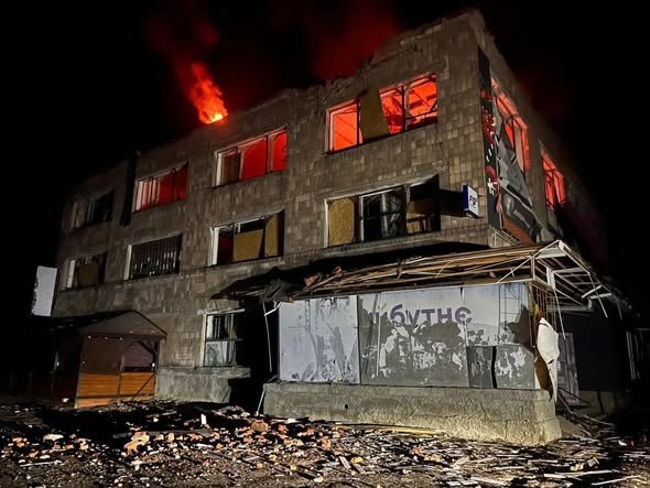 Атаки на Чернігівщині: загинула людина, вісім поранені, зруйновано універмаг у Новгороді-Сіверському