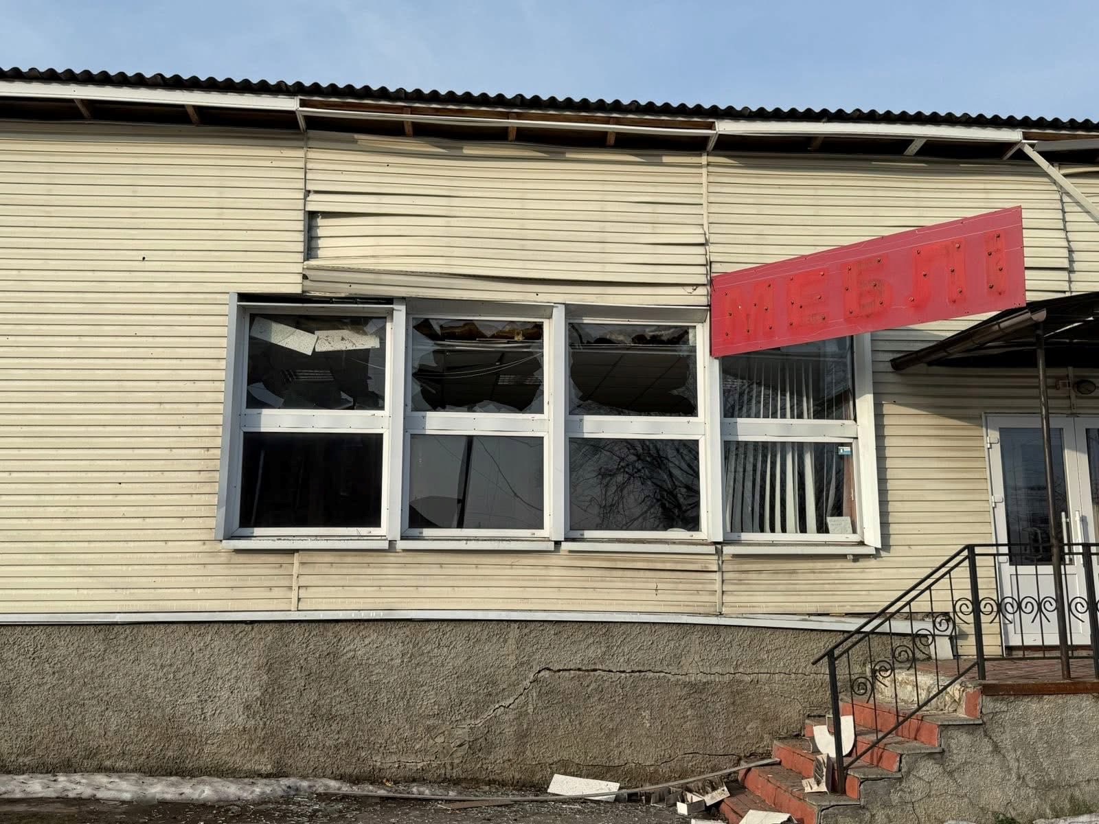 Атаки на Чернігівщині: загинула людина, вісім поранені, зруйновано універмаг у Новгороді-Сіверському