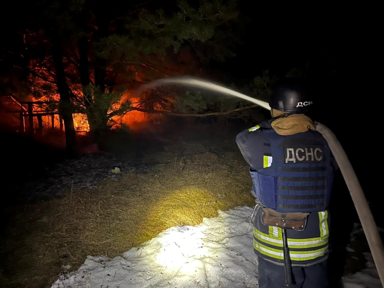 Обстріли Чернігівщини: десятки ударів дронами, поранені цивільні та залізничник у Мені