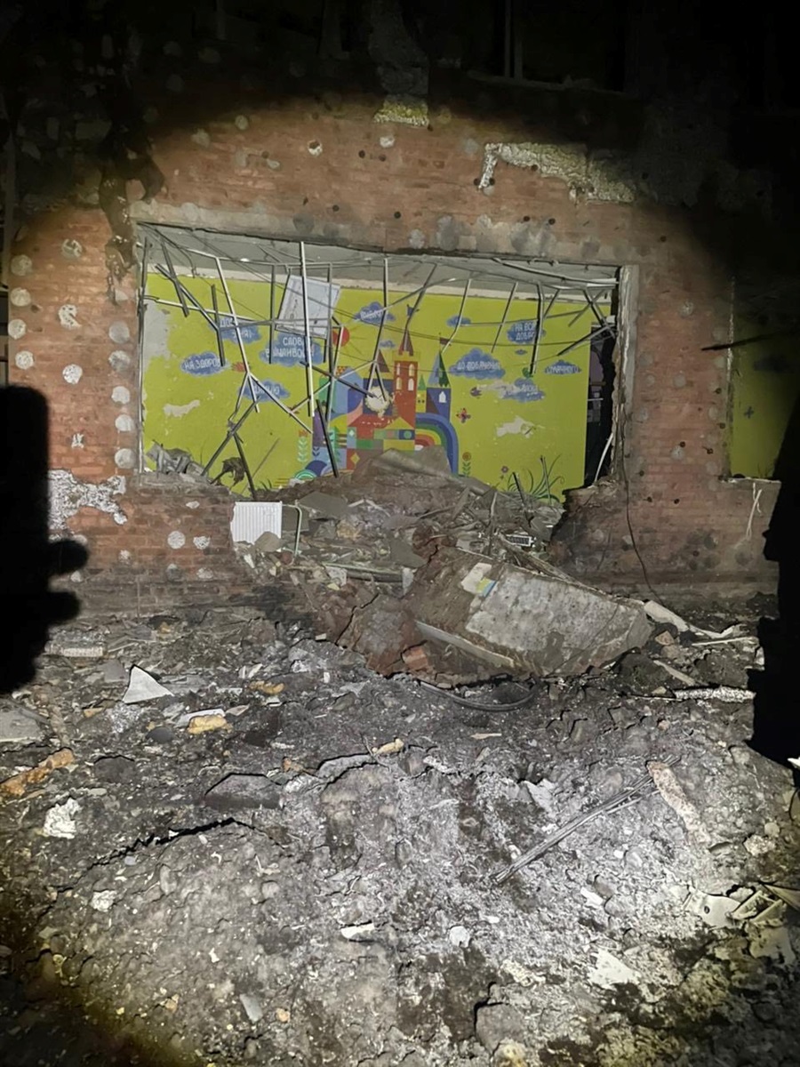 Росіяни вдарили по ліцею на Чернігівщині: знищено будівлю та шкільні автобуси