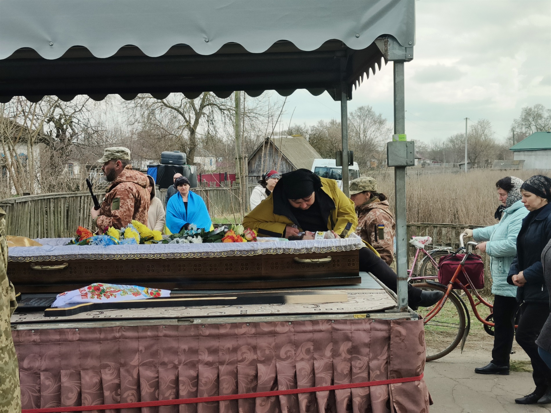 У Куковичах попрощалися з Героєм: загинув десантник Євгеній Калюжний