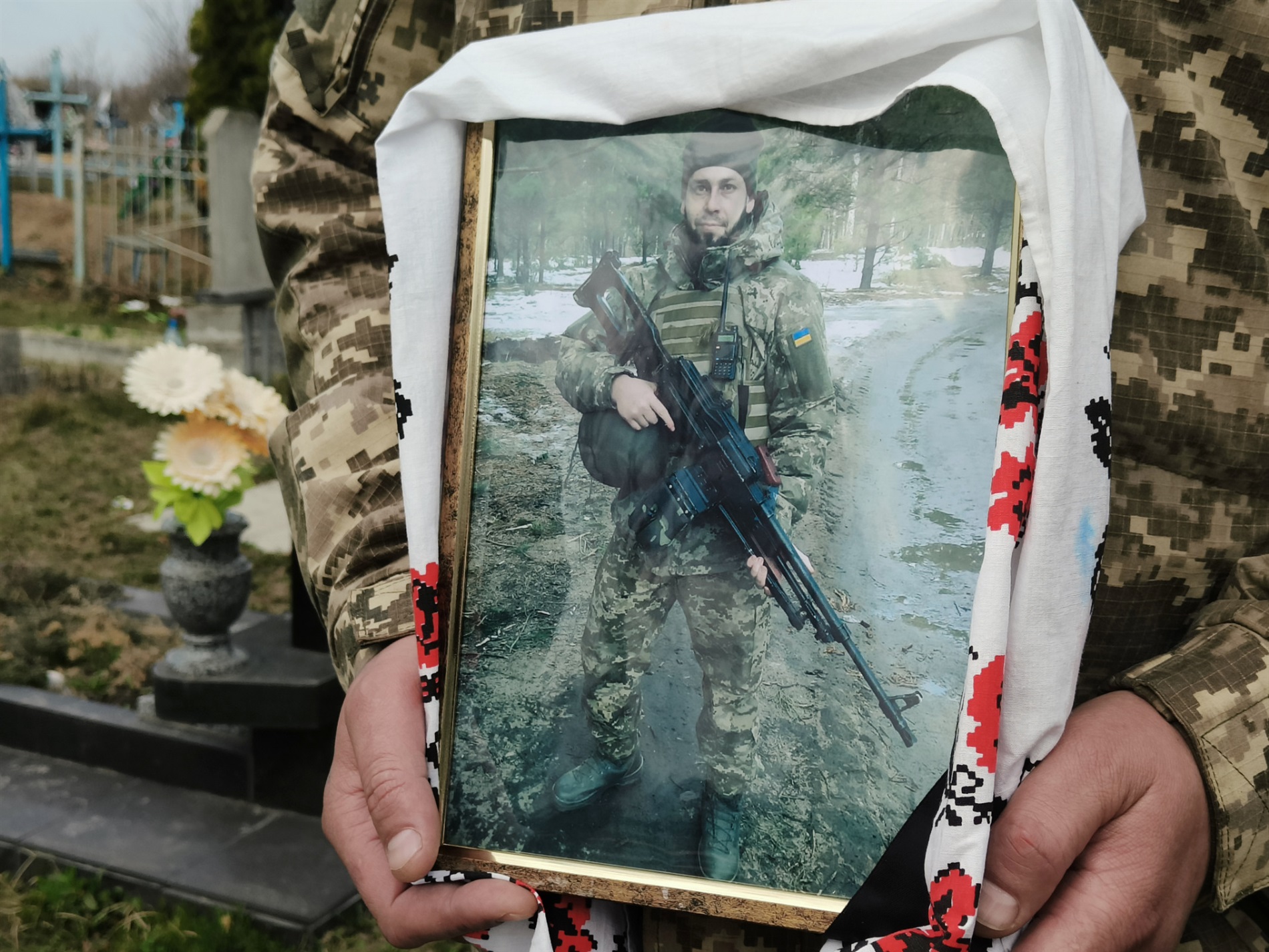 У Куковичах попрощалися з Героєм: загинув десантник Євгеній Калюжний