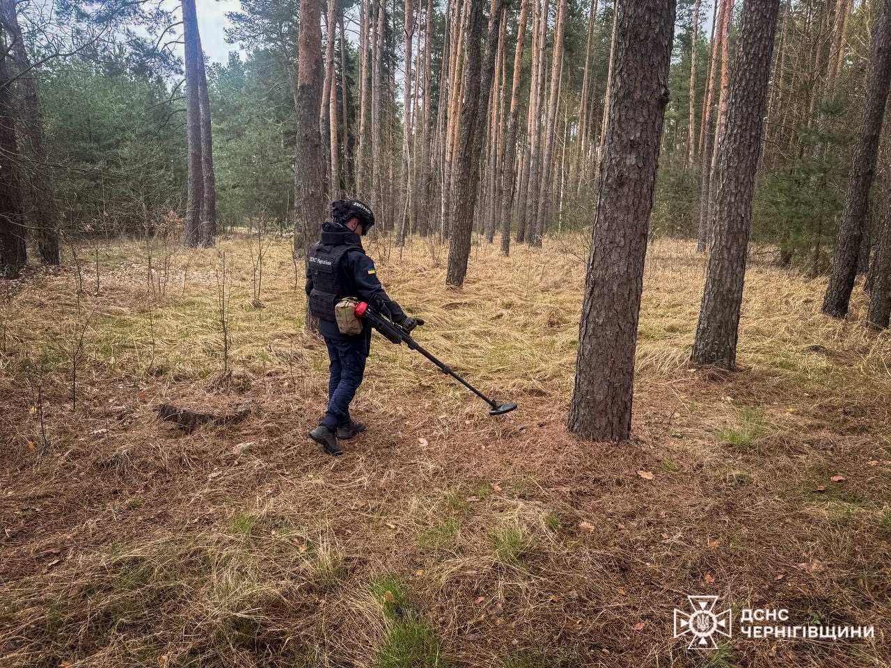 Чернігівщина під вогнем: атаковано чотири громади, за добу виявили 78 вибухонебезпечних предметів