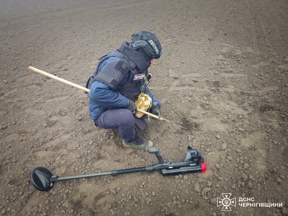 Чернігівщина під вогнем: атаковано чотири громади, за добу виявили 78 вибухонебезпечних предметів