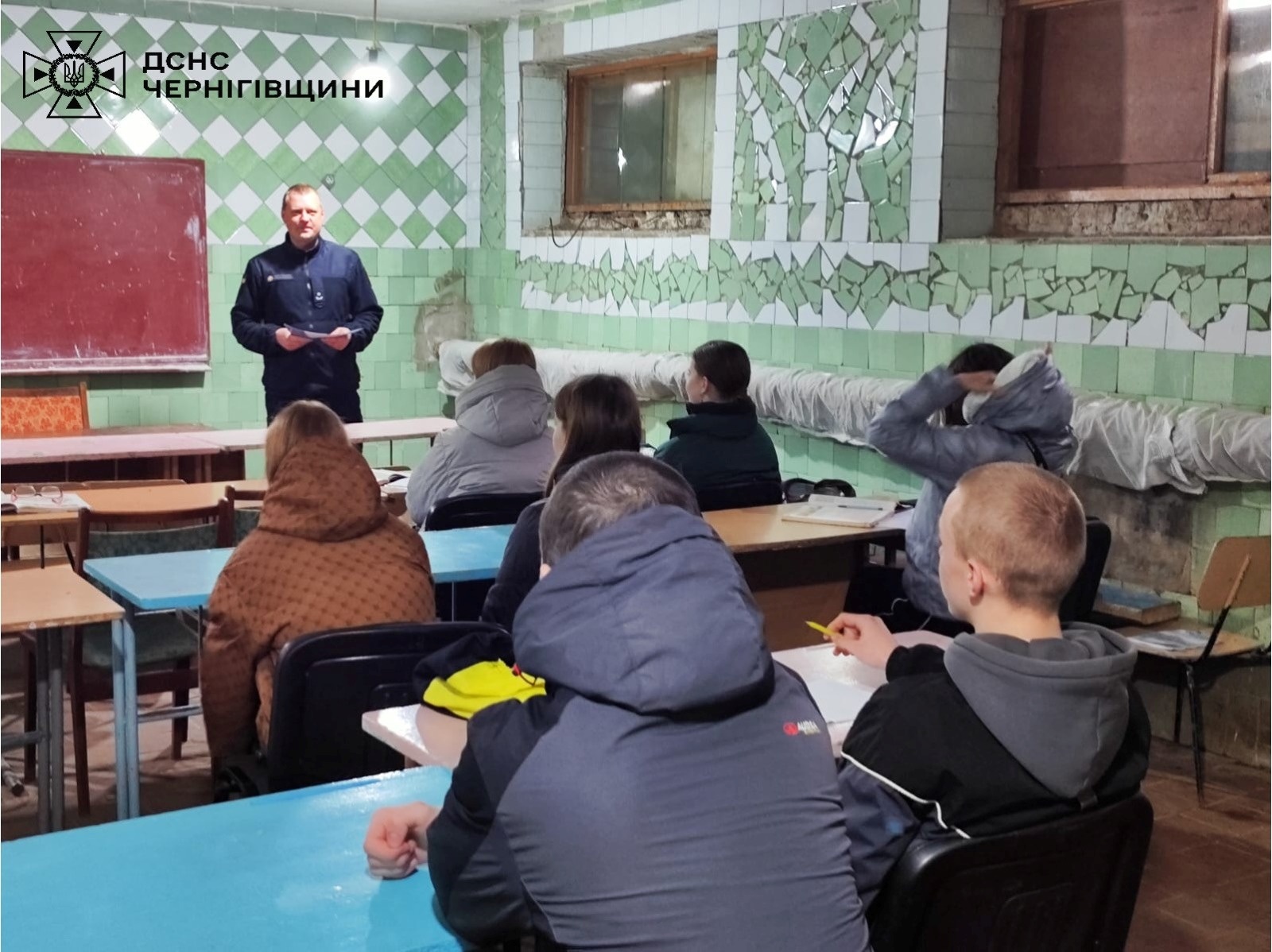 Рятувальники провели профорієнтаційні зустрічі з випускниками на Корюківщині