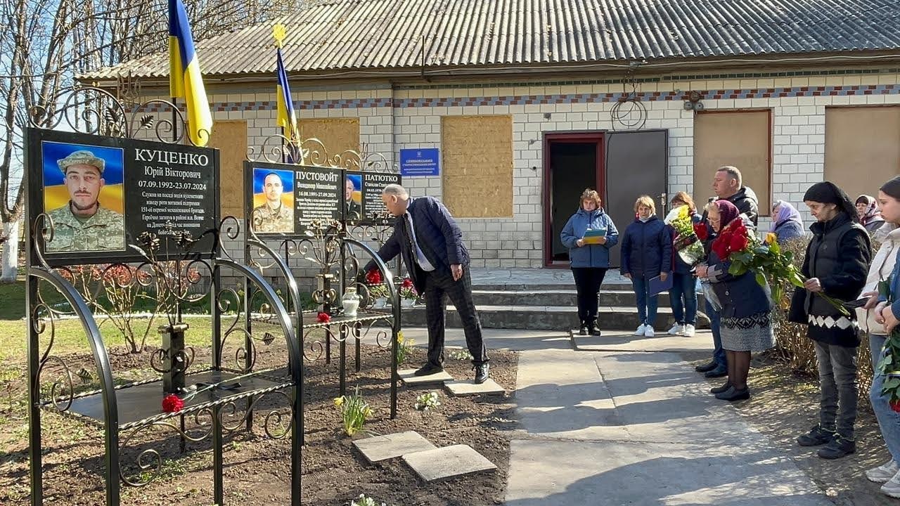 У Менській громаді відкрили меморіальні дошки на честь загиблих Захисників