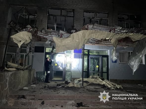 Масована атака БпЛА на Чернігів: загинув підліток, пошкоджено ліцей і житлові будинки