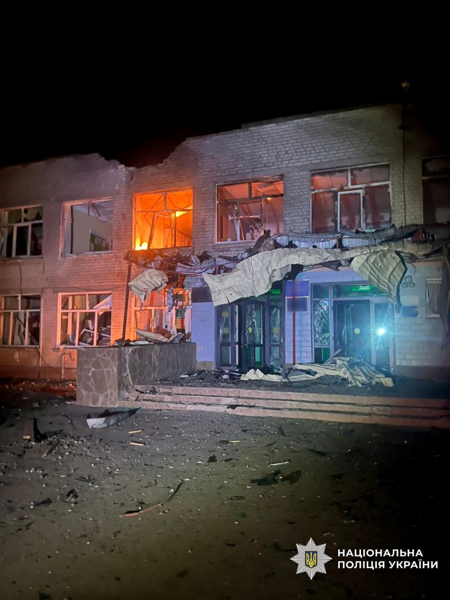 Масована атака БпЛА на Чернігів: загинув підліток, пошкоджено ліцей і житлові будинки